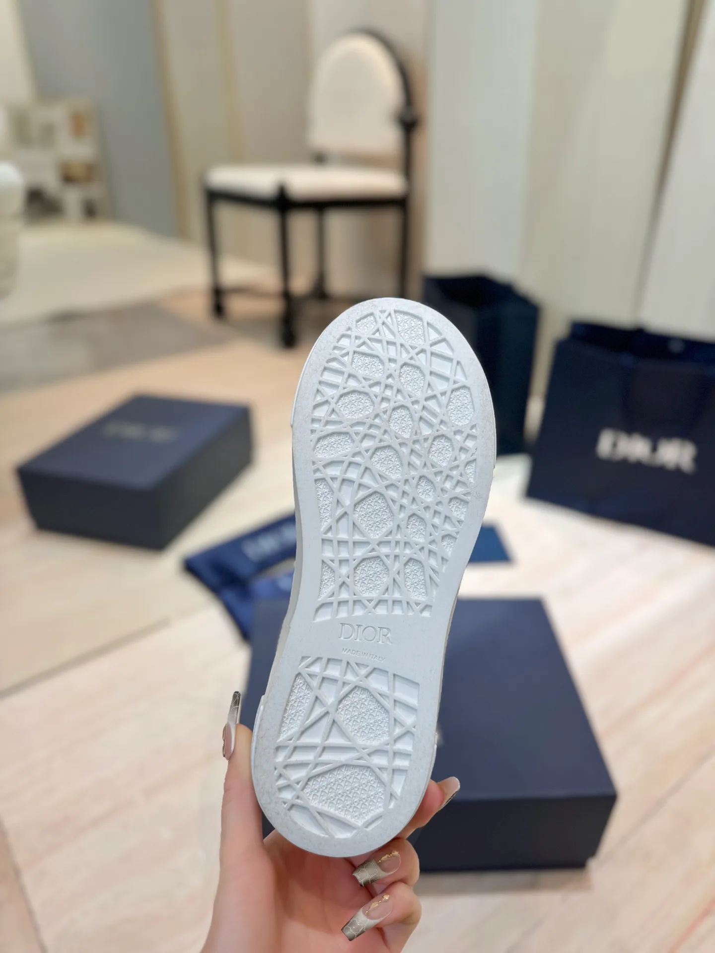 👟👟Ex-factory price 600👟👟 (Top version) Dior 2025 autumn and winter haute couture series new men's shoes CD jelly-colored flat casual shoes Dior and STONE ISLAND B33 round toe lace-up canvas skate shoes Stars' same style Oblique letter logo embroidered retro color-blocking sneakers The top high-end version on the market ✅ Upper: imported custom calfskin/suede leather ✅Inner: water-dyed cowhide lining ✅Outsole: original open-molded Tpu outsole ✅Packaging: full set of original box ✅Size: 35-45 (46 pieces customized, non-refundable)